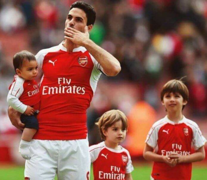 Gabriel Arteta Bernal with his father, Mikel Arteta, and siblings, Daniel Arteta and Oliver Arteta.